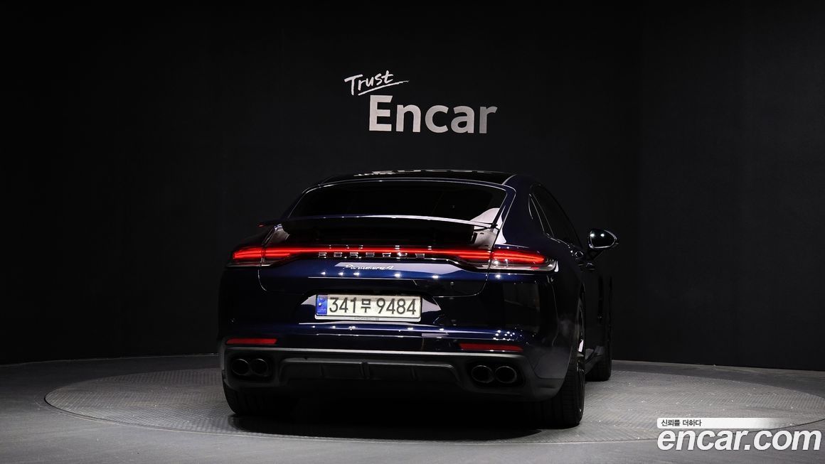 Porsche Panamera 2021