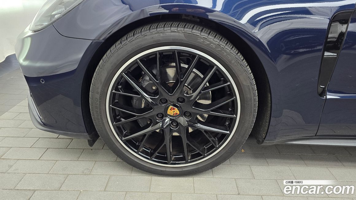 Porsche Panamera 2021