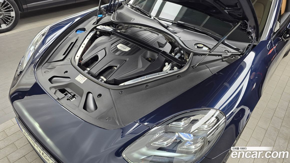 Porsche Panamera 2021