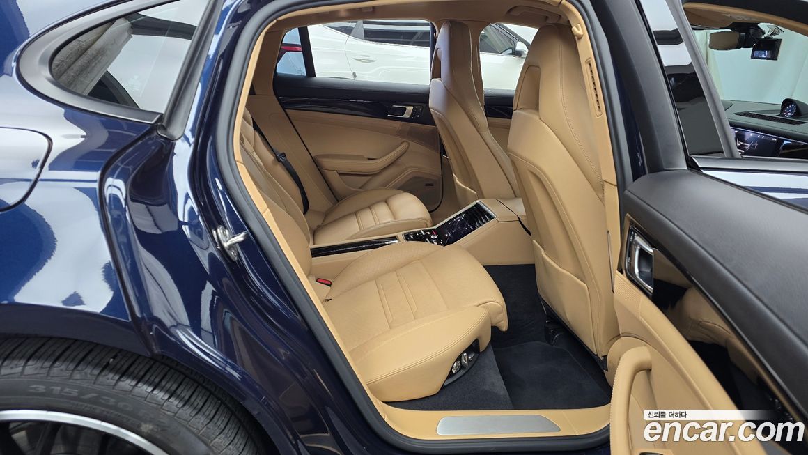 Porsche Panamera 2021