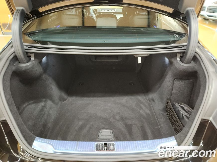 Mercedes-Benz S-Class 2025