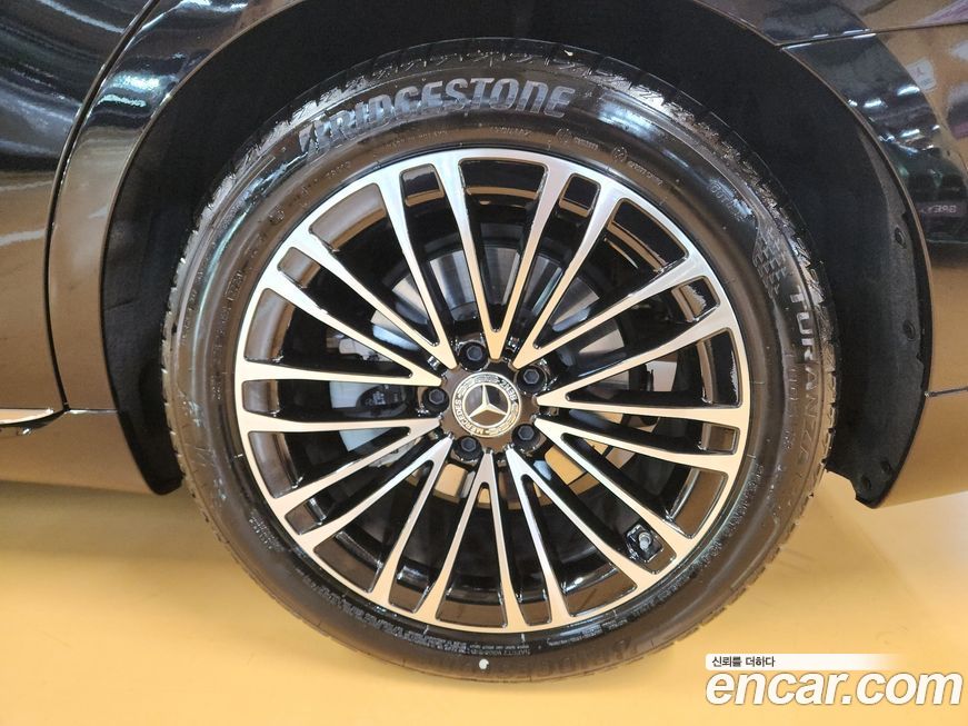 Mercedes-Benz S-Class 2025