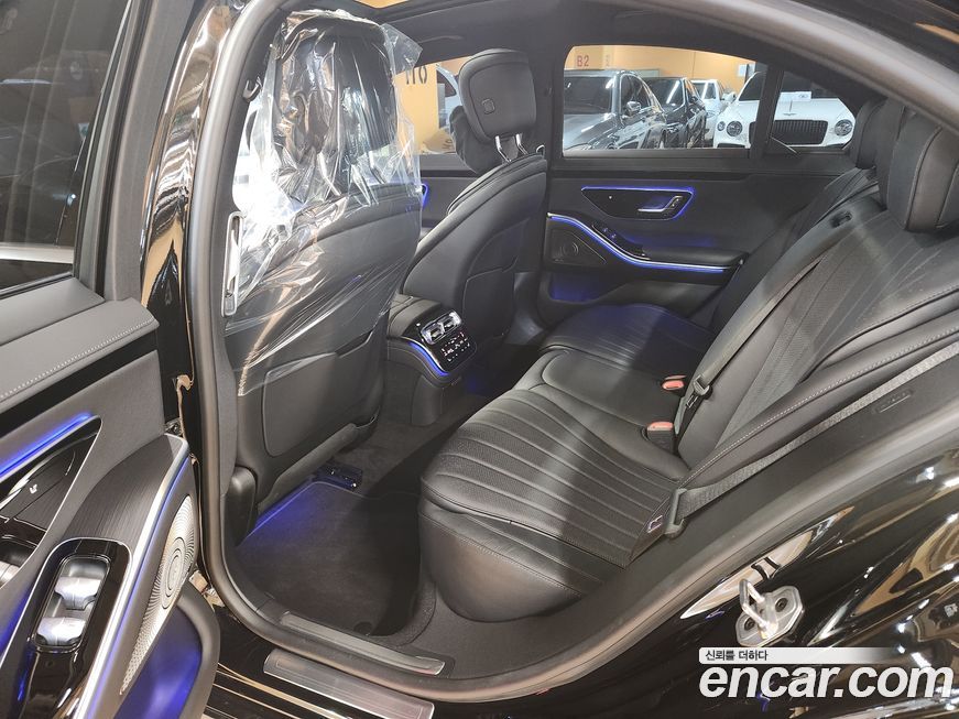 Mercedes-Benz S-Class 2025