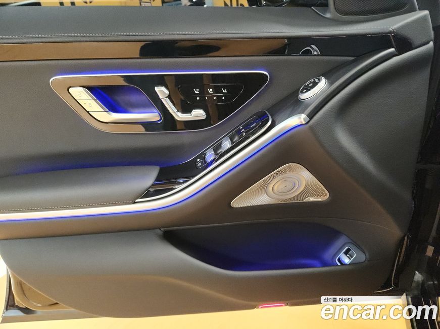 Mercedes-Benz S-Class 2025