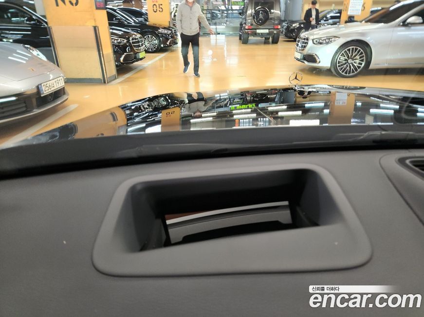 Mercedes-Benz S-Class 2025