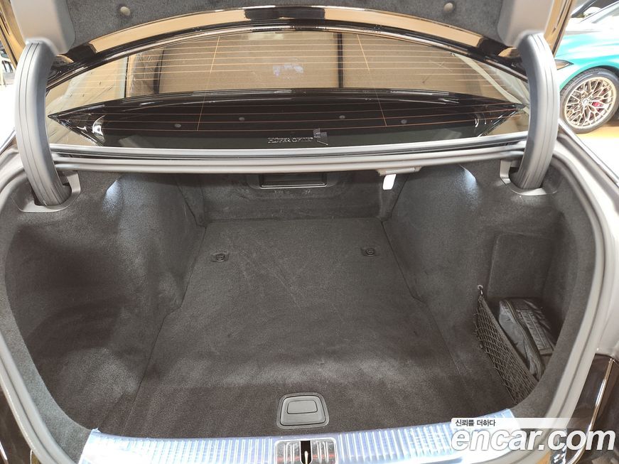 Mercedes-Benz S-Class 2025