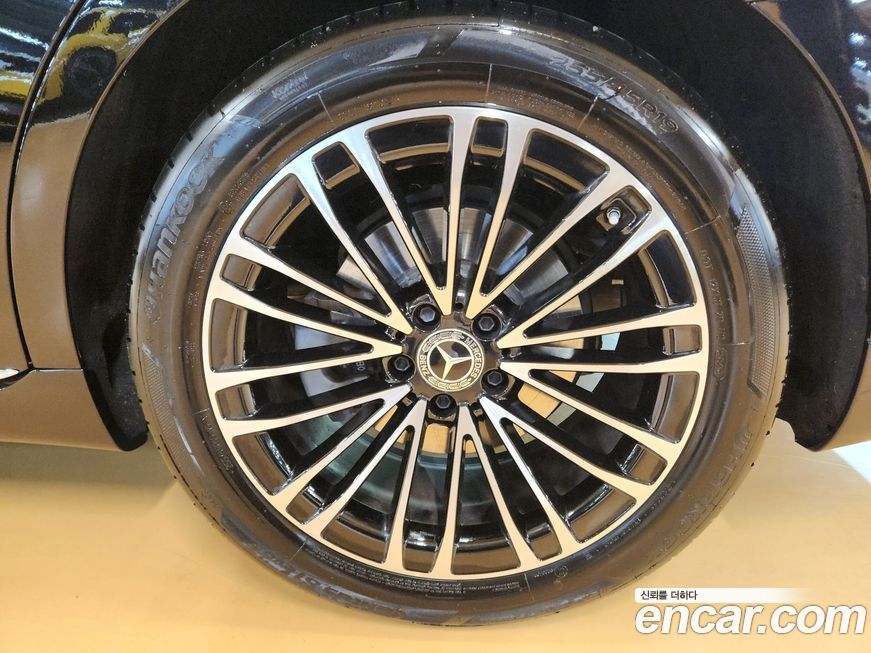 Mercedes-Benz S-Class 2025