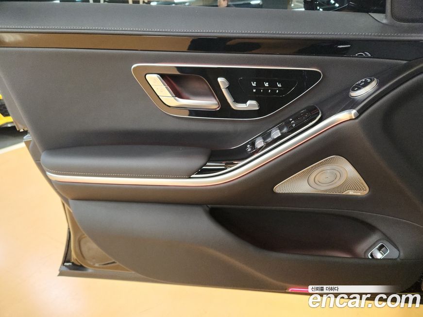 Mercedes-Benz S-Class 2025