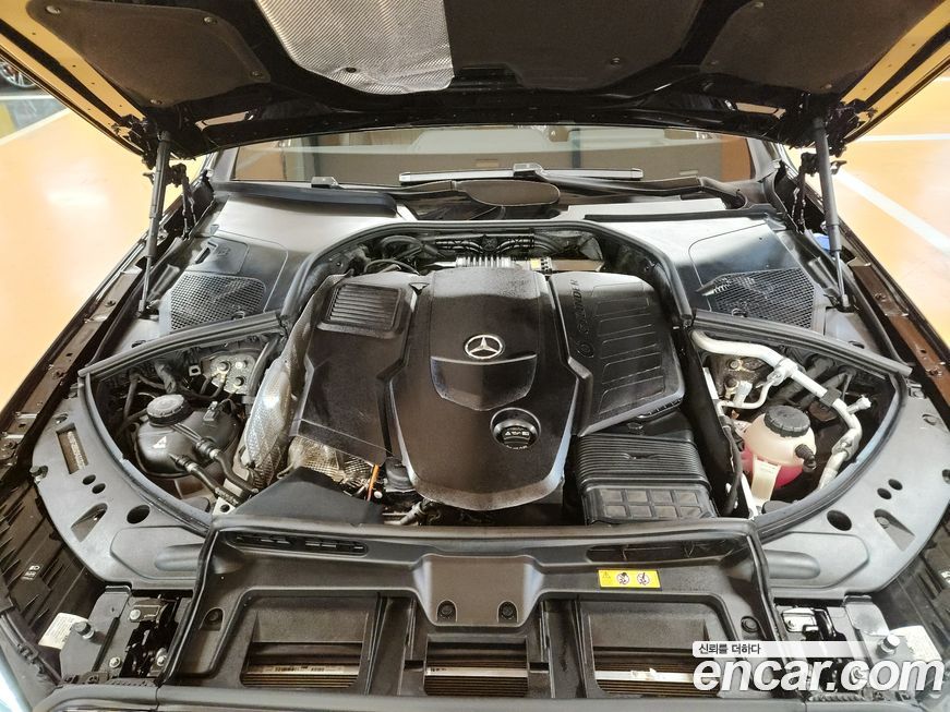 Mercedes-Benz S-Class 2025