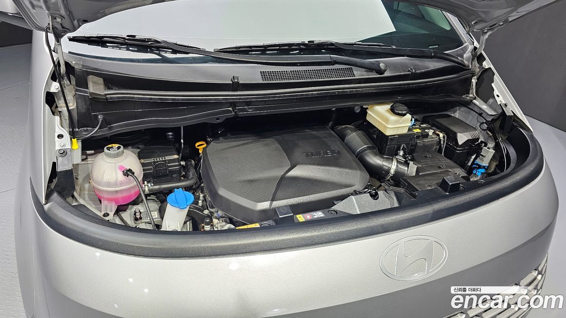 Hyundai Staria 2025
