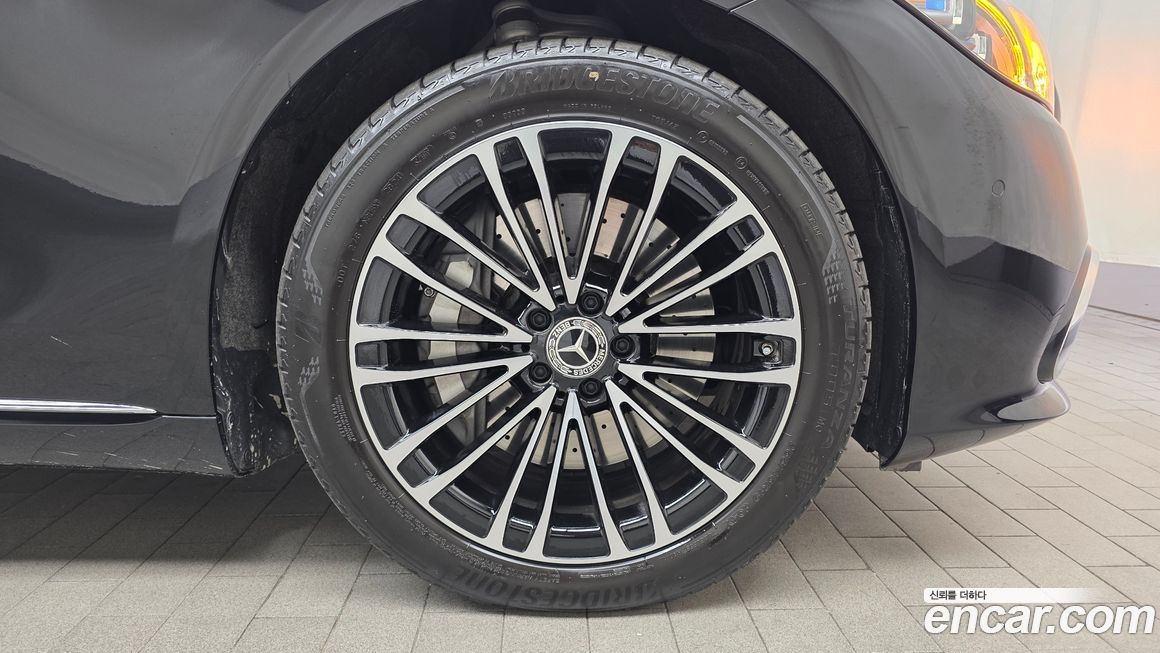 Mercedes-Benz S-Class 2025