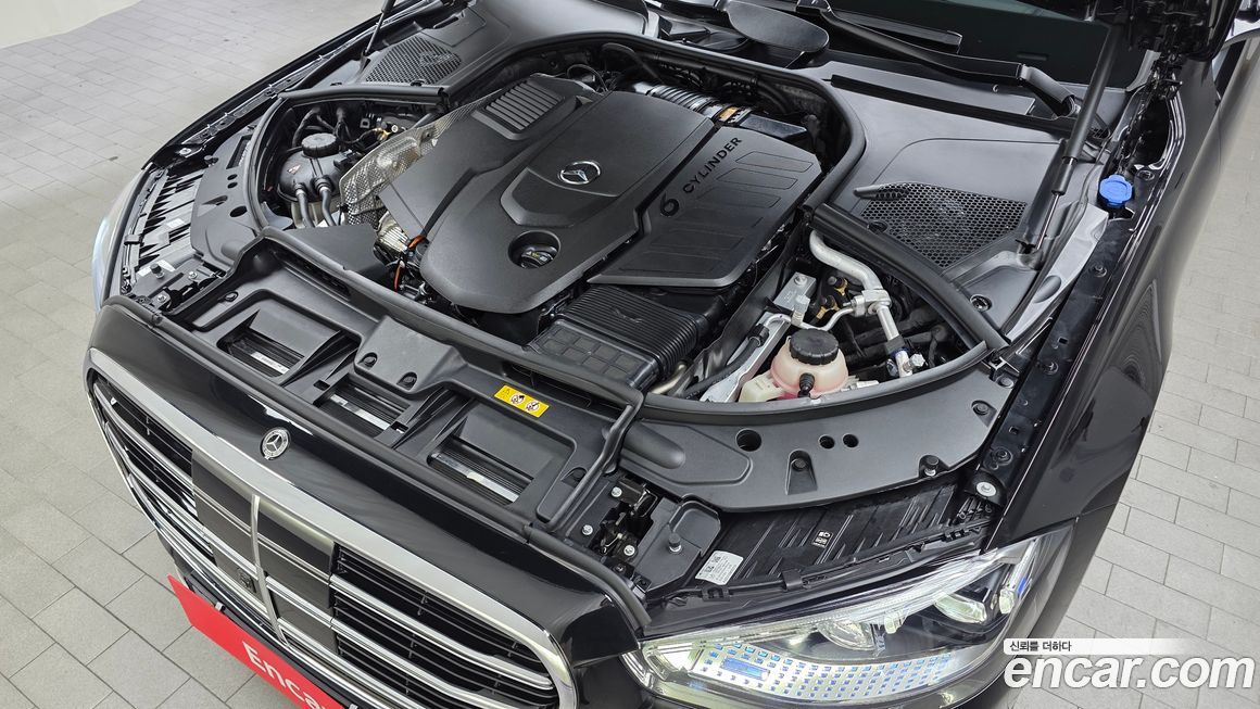 Mercedes-Benz S-Class 2025