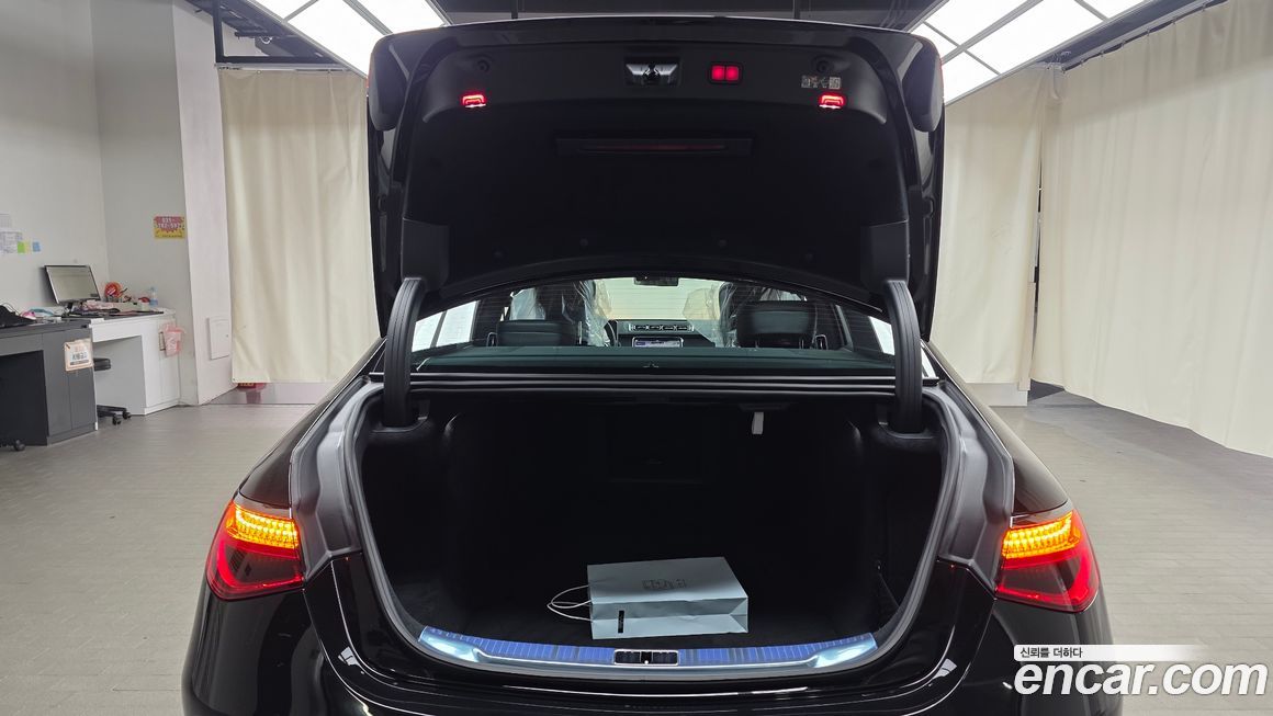 Mercedes-Benz S-Class 2025