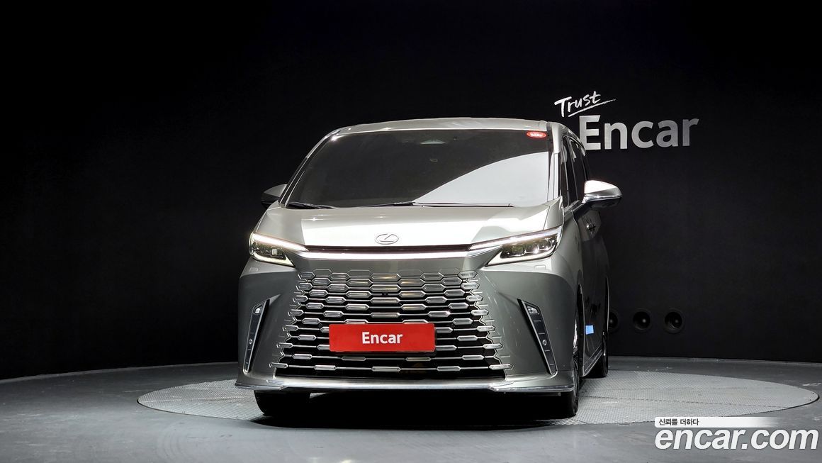 Lexus LM 2025