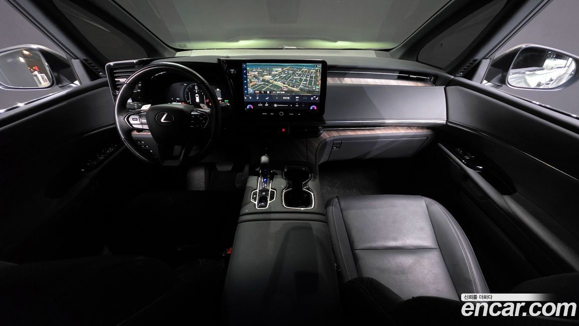 Lexus LM 2025