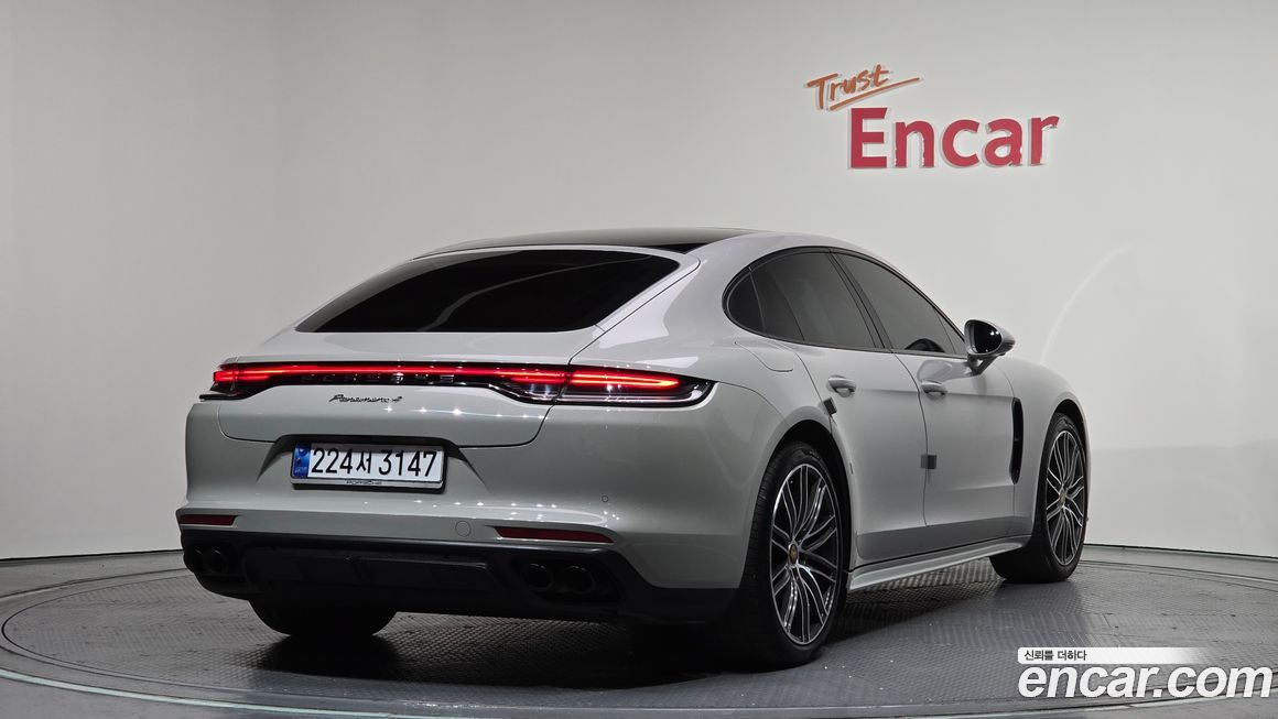 Porsche Panamera 2023