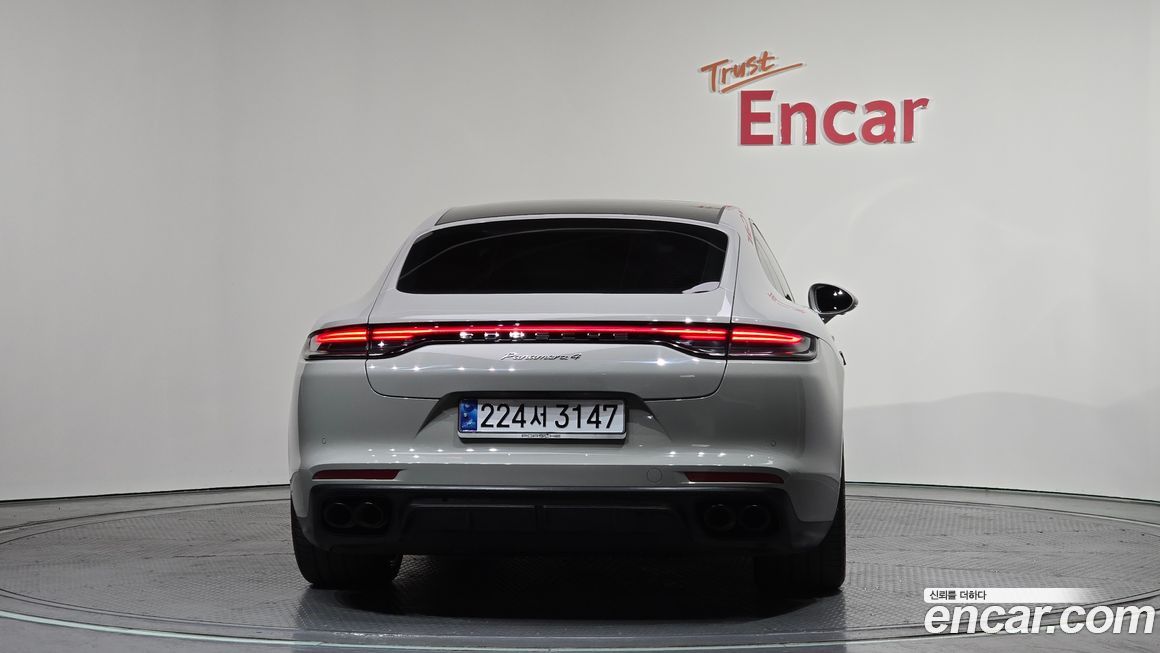 Porsche Panamera 2023
