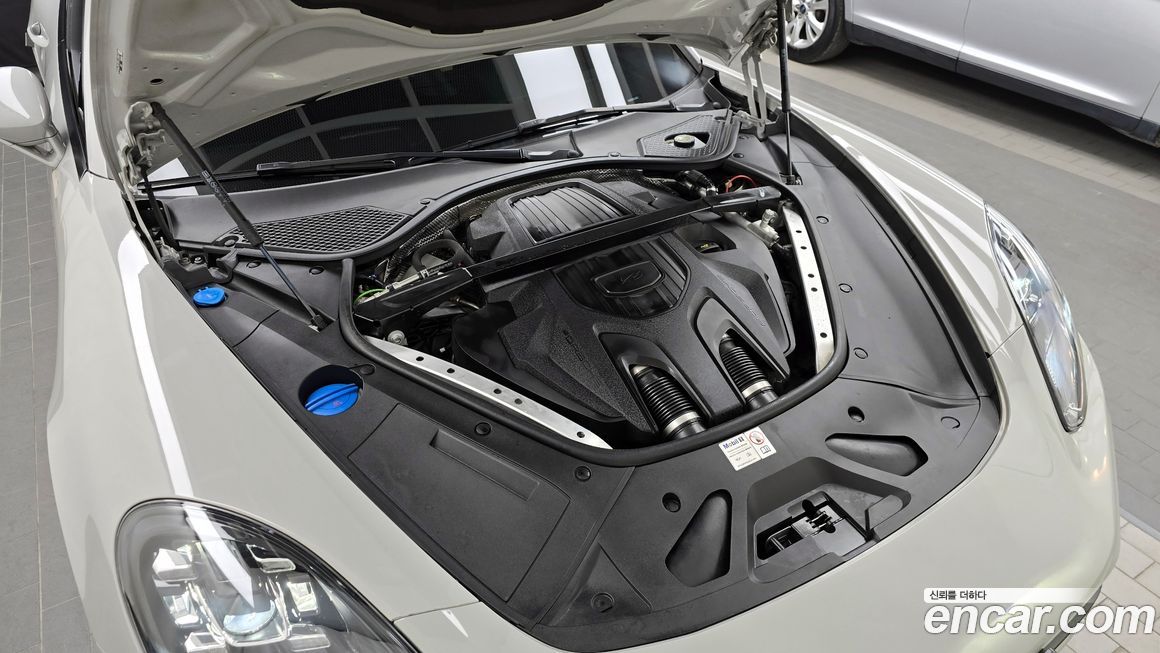 Porsche Panamera 2023