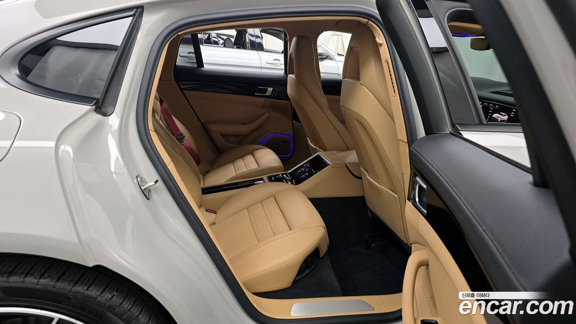 Porsche Panamera 2023