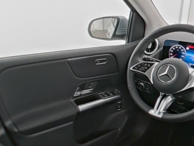 Mercedes-Benz B 220 2024