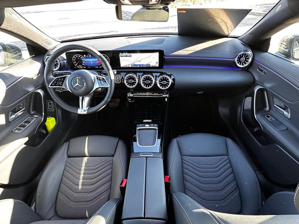 Mercedes-Benz CLA 180 2025