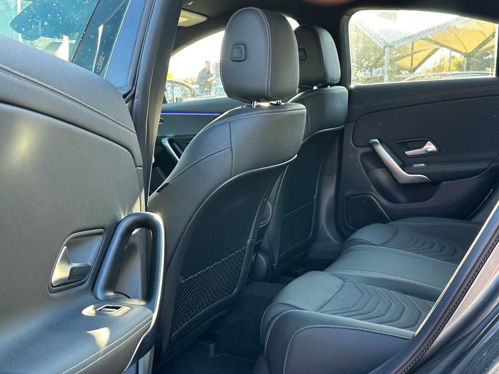 Mercedes-Benz CLA 180 2025