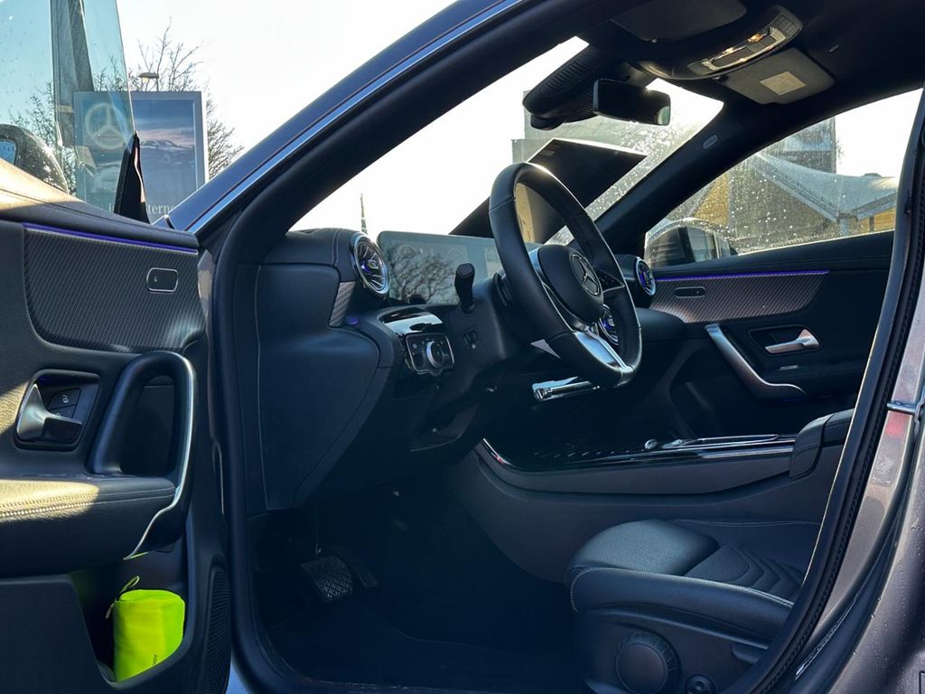 Mercedes-Benz CLA 180 2025