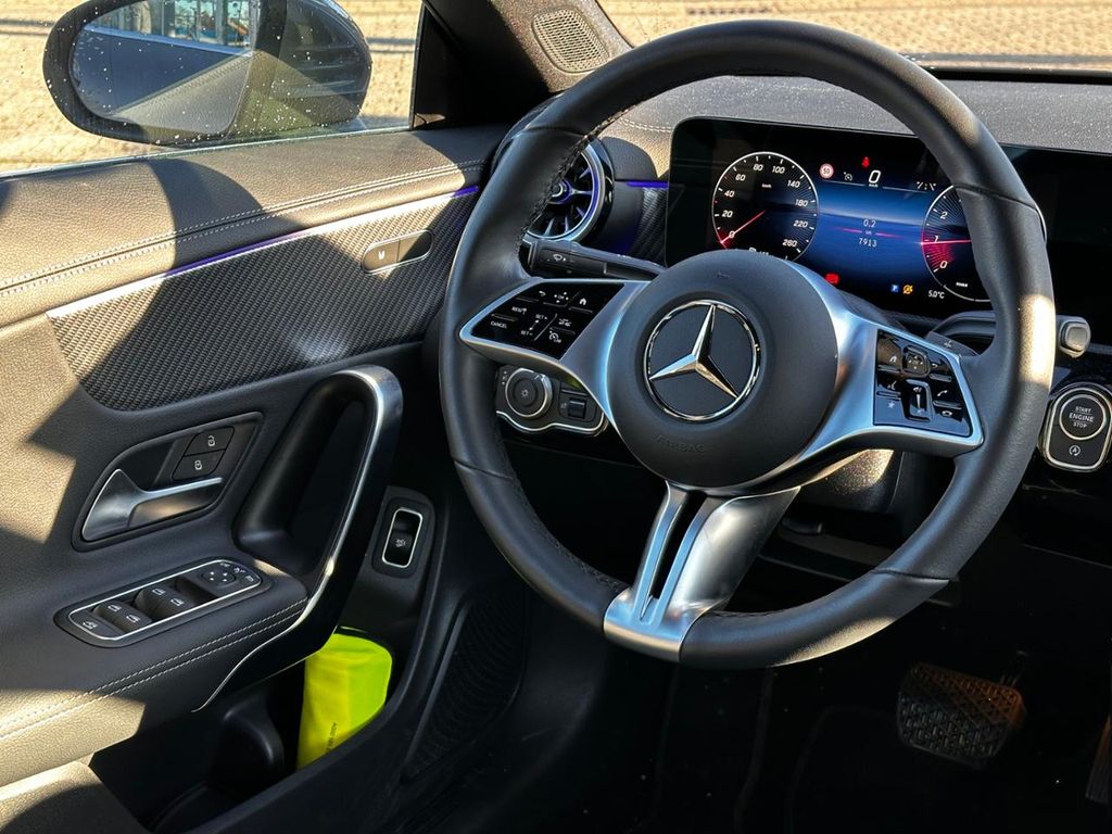 Mercedes-Benz CLA 180 2025