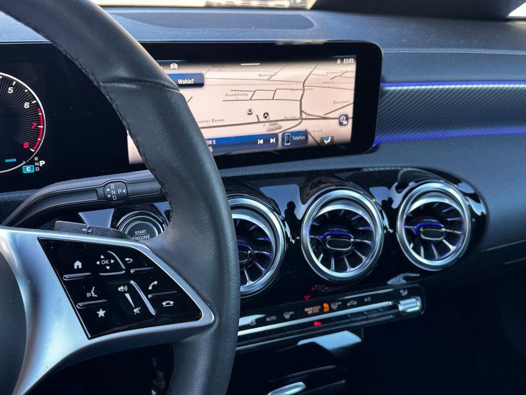 Mercedes-Benz CLA 180 2025