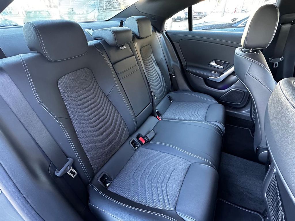 Mercedes-Benz CLA 180 2025