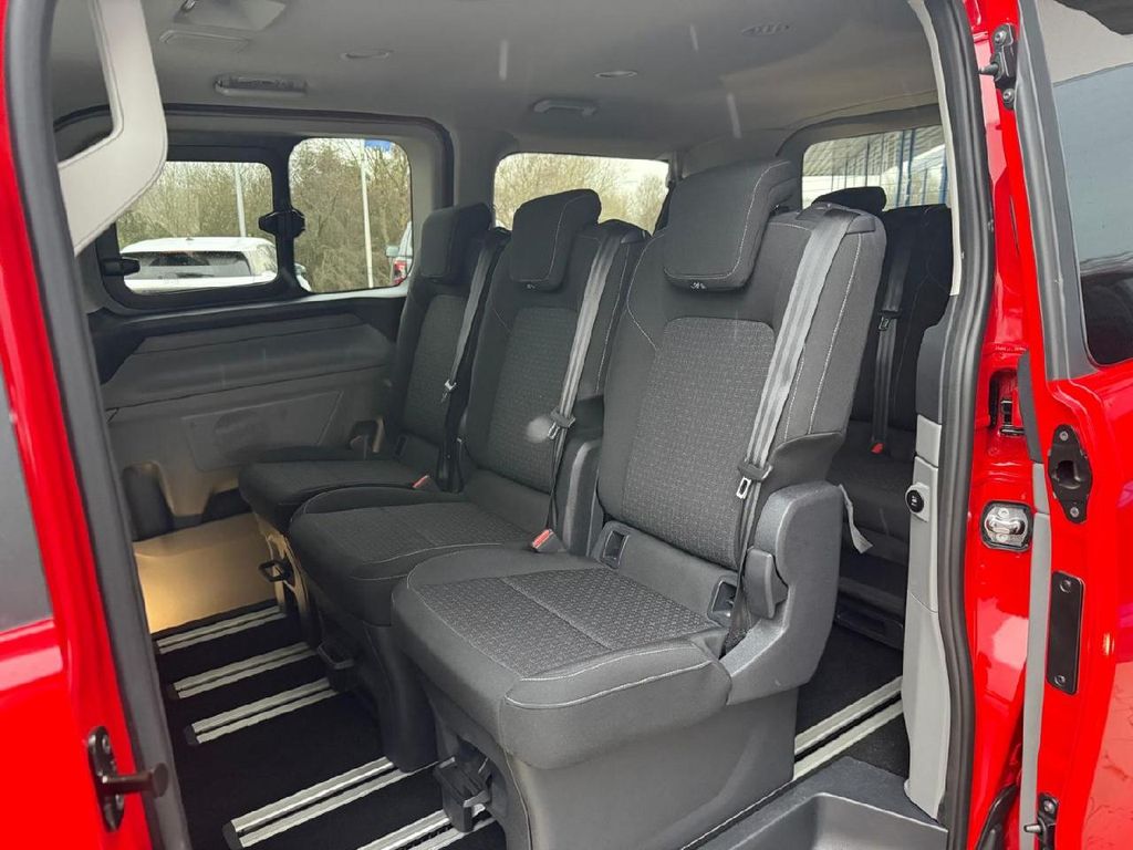 Ford Tourneo Custom 2025