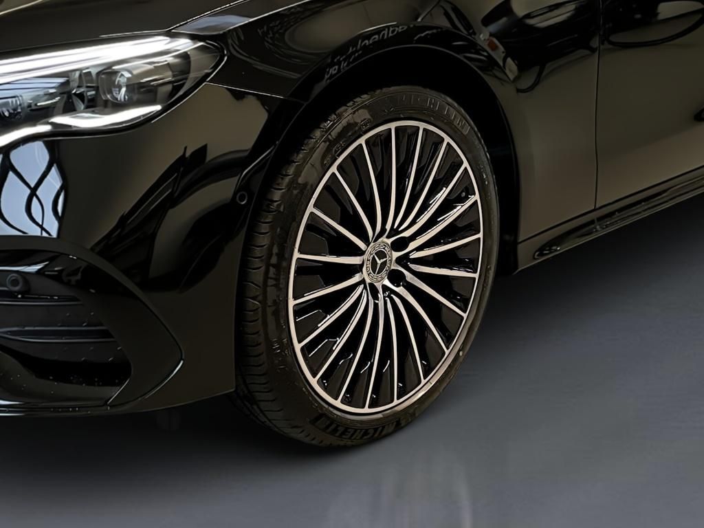 Mercedes-Benz E 300 2025