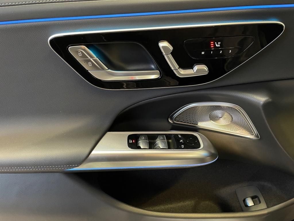 Mercedes-Benz E 300 2025