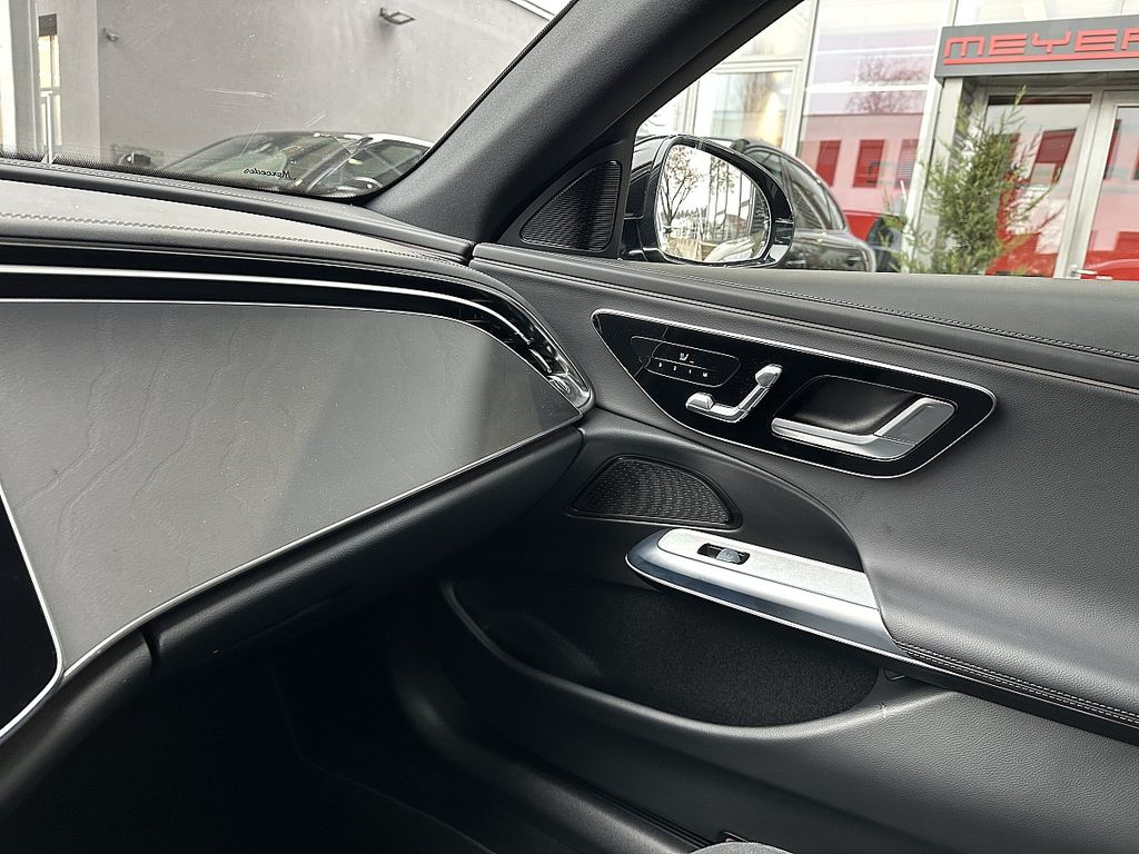 Mercedes-Benz E 300 2025