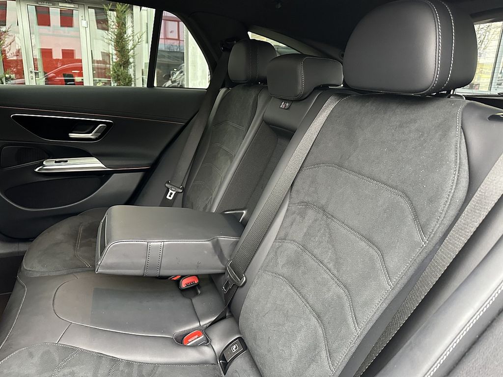 Mercedes-Benz E 300 2025