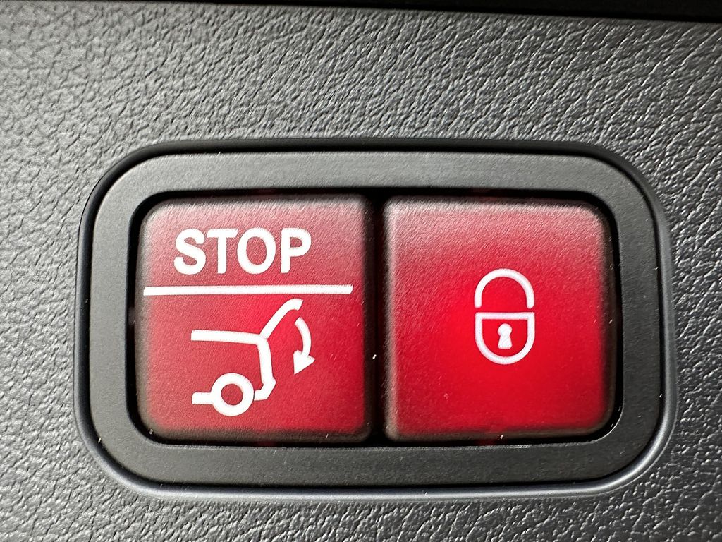 Mercedes-Benz E 300 2025