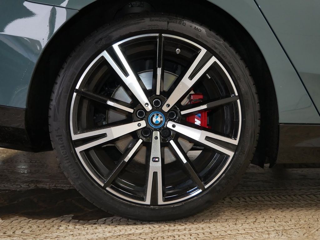 BMW i5 2025