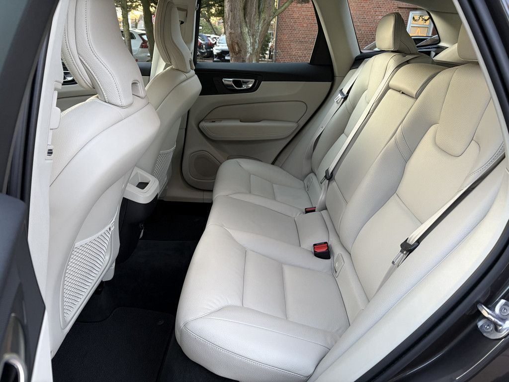 Volvo XC60 2022