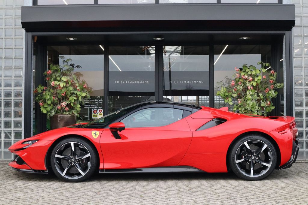 Ferrari SF90 2025