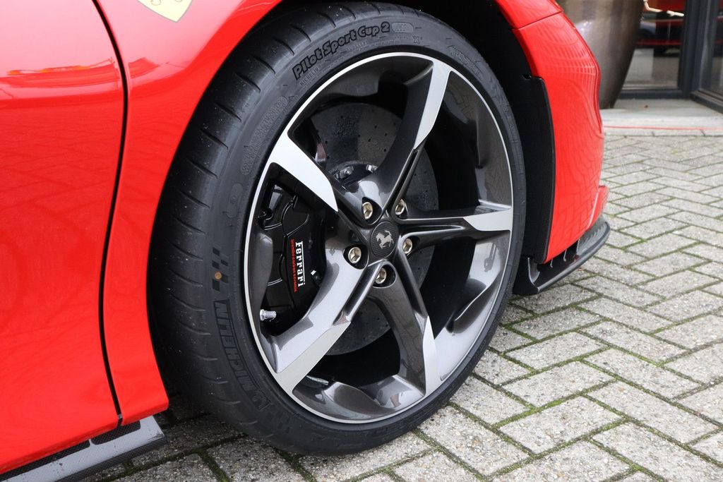 Ferrari SF90 2025