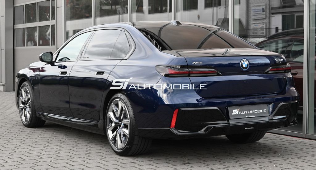BMW 750 2024