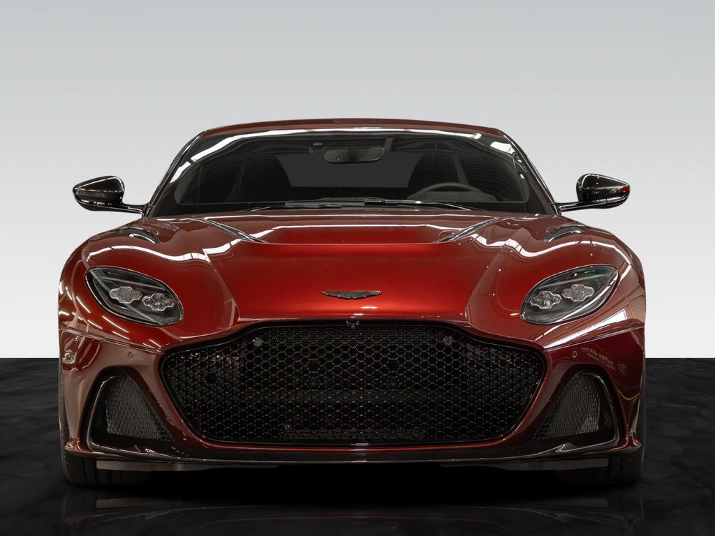 Aston Martin DBS 2024