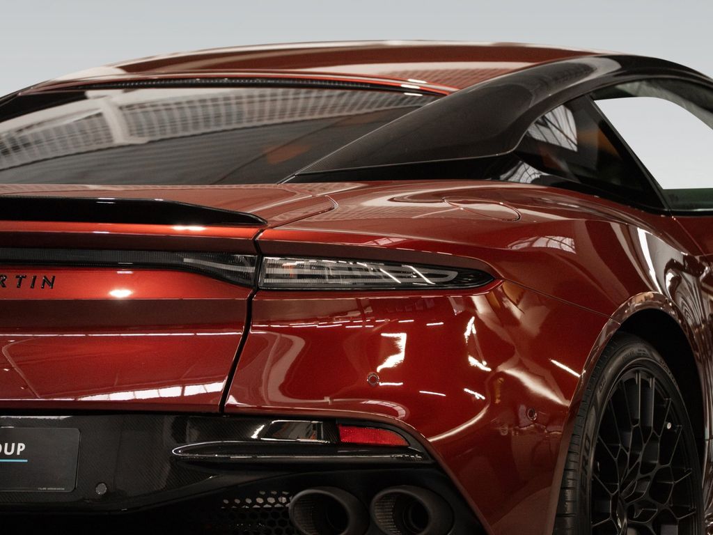 Aston Martin DBS 2024