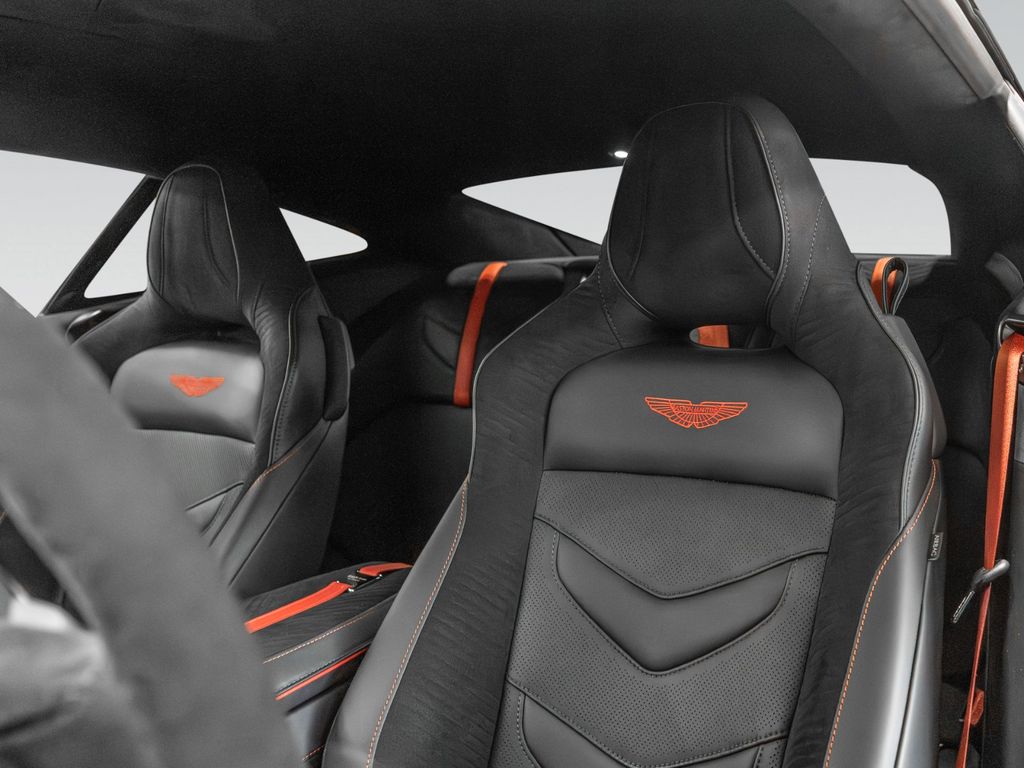 Aston Martin DBS 2024