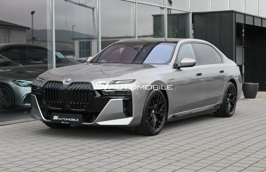 BMW 750 2023