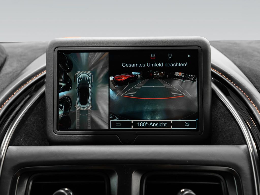 Aston Martin DBS 2024