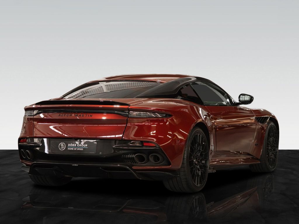 Aston Martin DBS 2024