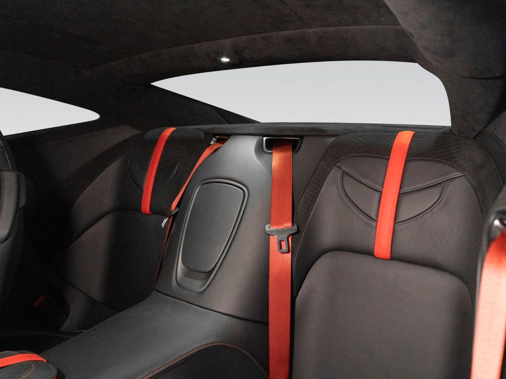 Aston Martin DBS 2024