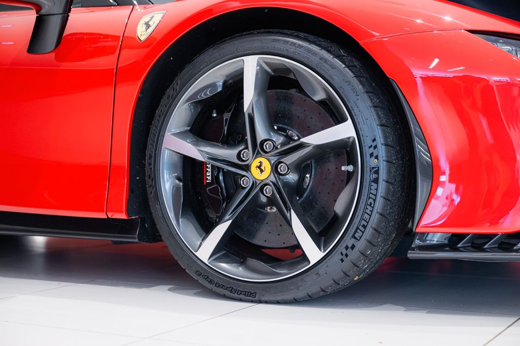 Ferrari SF90 2025