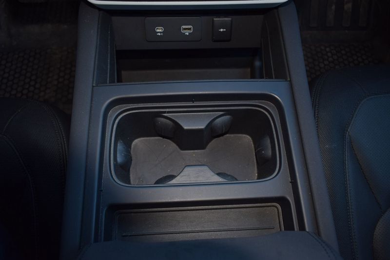 Land Rover Defender 2023